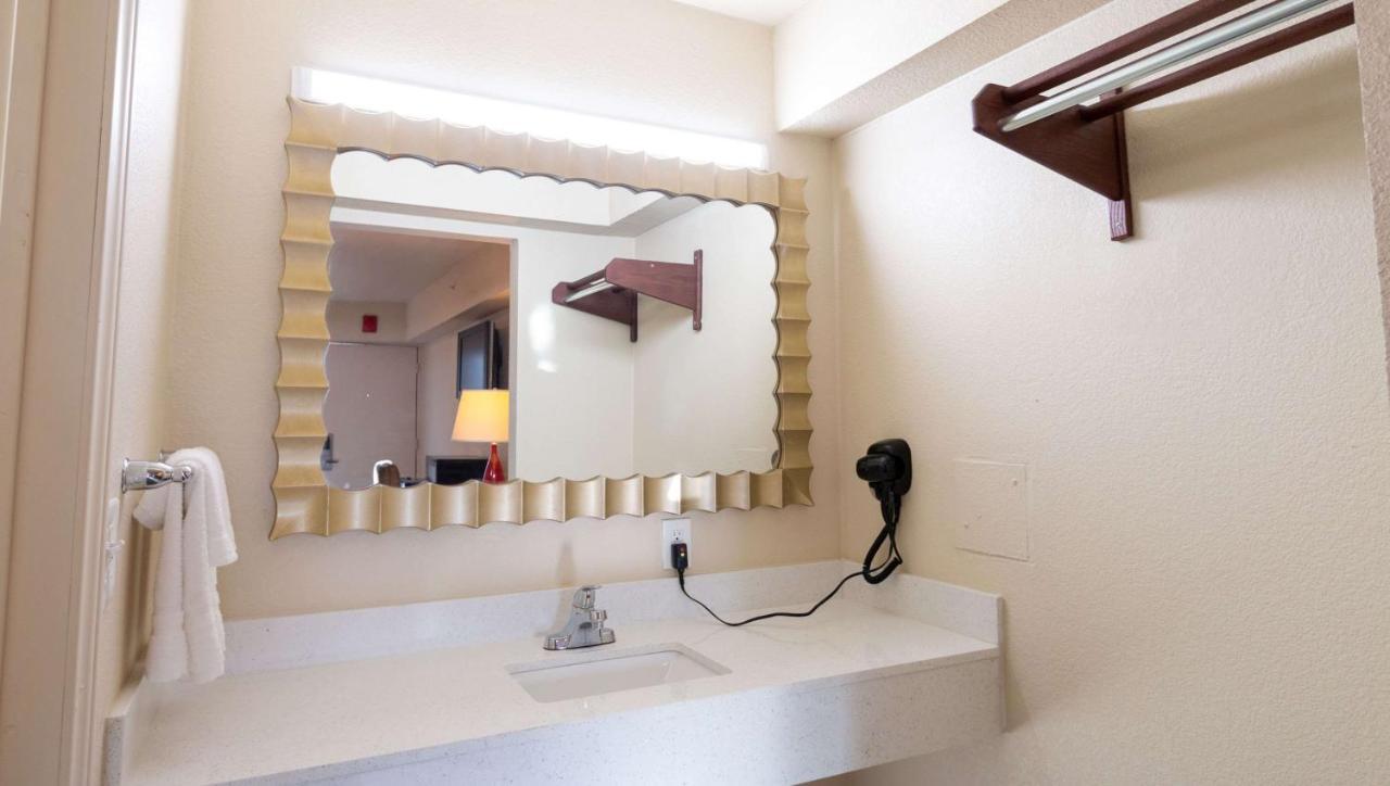Magnuson Extended Stay And Suites Airport Hotel Irving Esterno foto